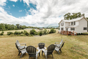 Mountain View Farmhouse in Luray, Family Friendly